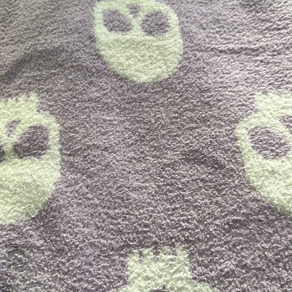 Happy Halloween  Soft Throw 50x60" purple skull Blanket  Exclusive TikTok 💀💀 - Picture 2 of 5